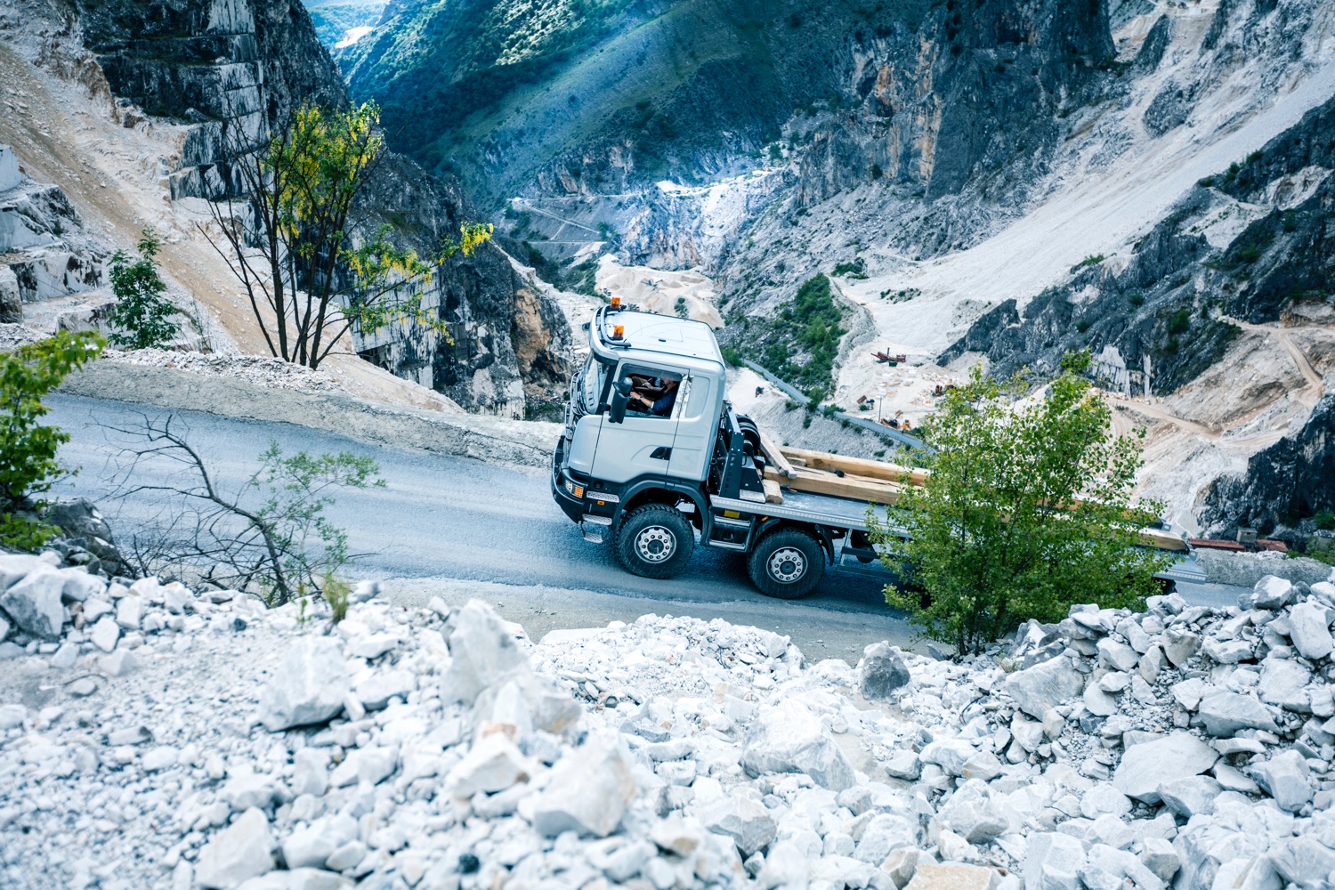 camion allestimento trasporto marmo Gli-scania-fra-il-marmo-di-carrara-perforare-uncategorized-5