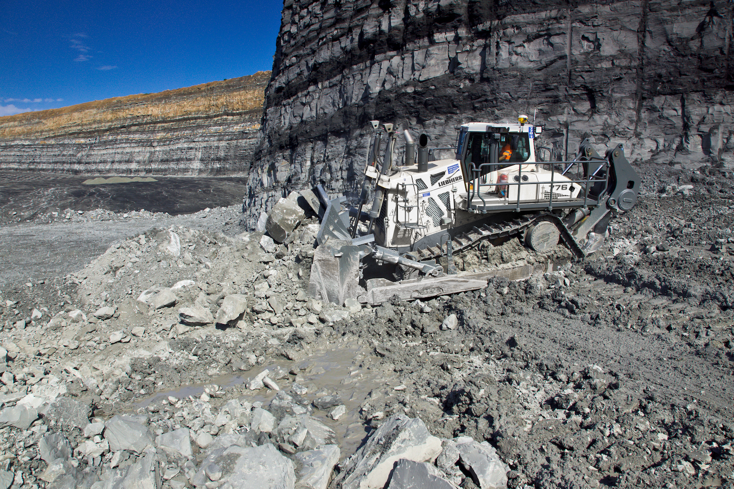 NUOVO BULLDOZER LIEBHERR - Perforare - bulldozer LIEBHERR - Industria estrattiva-mineraria News